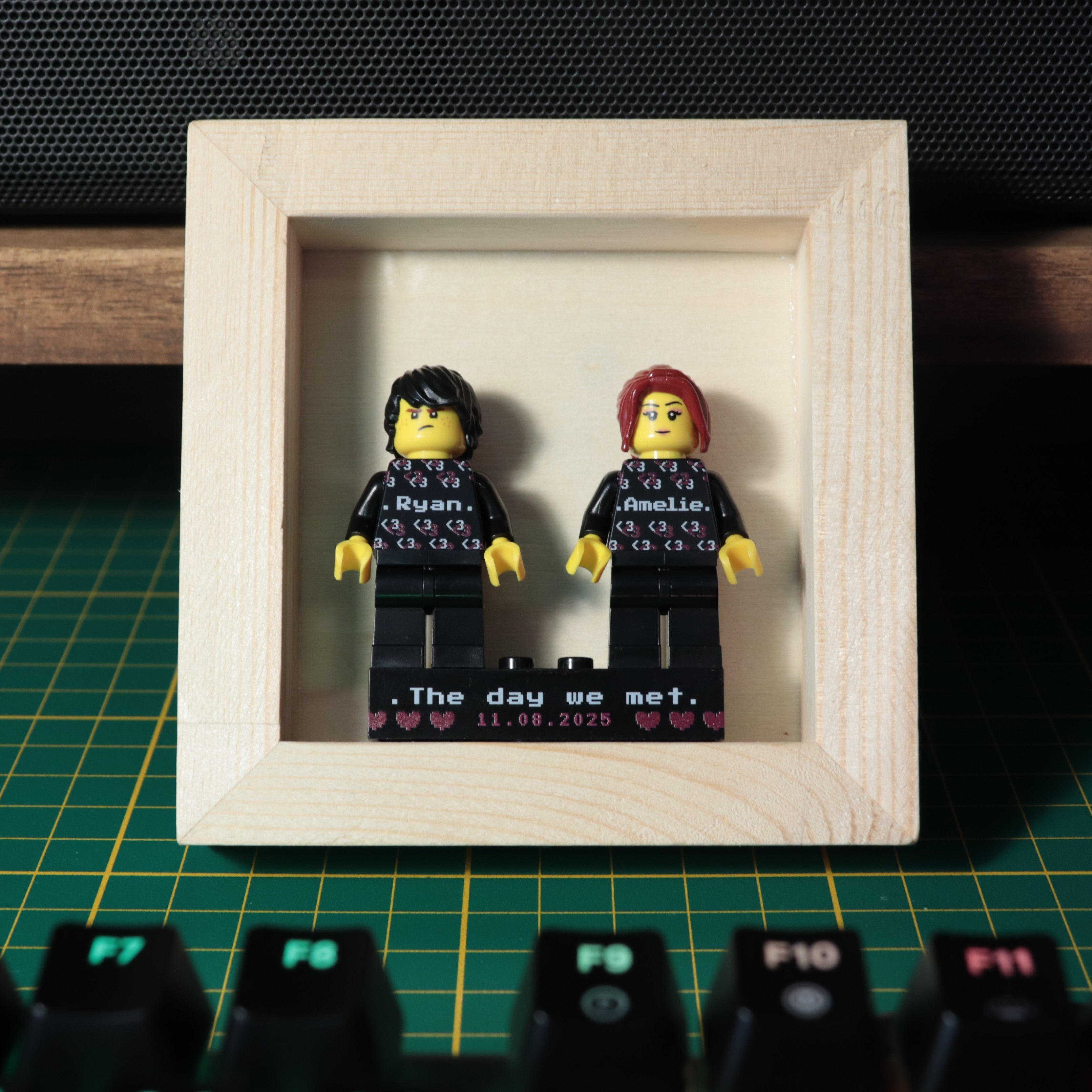 Pixel Hearts - Brick Duo mit Rahmen Display