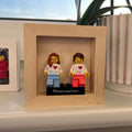 Normies - Brick Duo mit Holz Rahmen Display